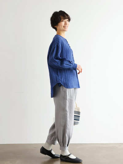 ゆったりとした着心地と上品なデザインが魅力の、リネン100%長袖ブラウス　　250414