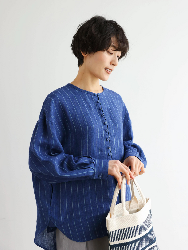 ゆったりとした着心地と上品なデザインが魅力の、リネン100%長袖ブラウス　　250414