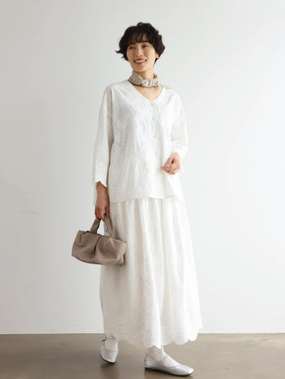 特別感のある　ふんわり広がるフラワー刺繍ロングスカート　裏地付き　ギャザースカート　250603