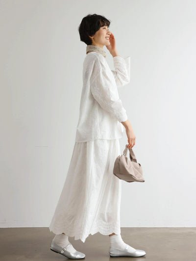 特別感のある　ふんわり広がるフラワー刺繍ロングスカート　裏地付き　ギャザースカート　250603