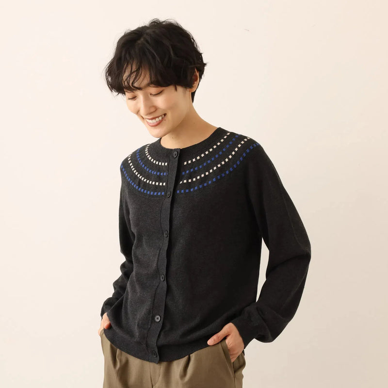 存在感適中的開襟羊毛衫，配色提花，長袖，241001