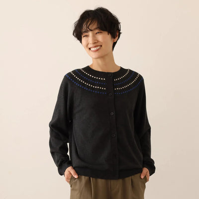 存在感適中的開襟羊毛衫，配色提花，長袖，241001