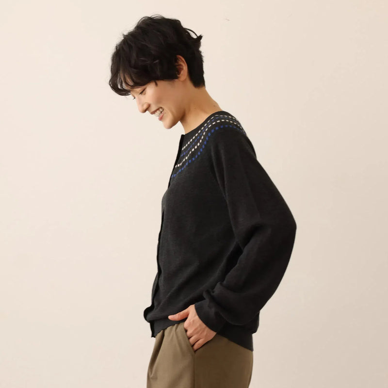 存在感適中的開襟羊毛衫，配色提花，長袖，241001