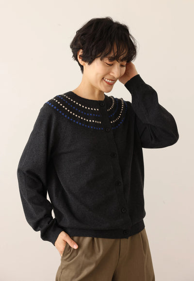 存在感適中的開襟羊毛衫，配色提花，長袖，241001