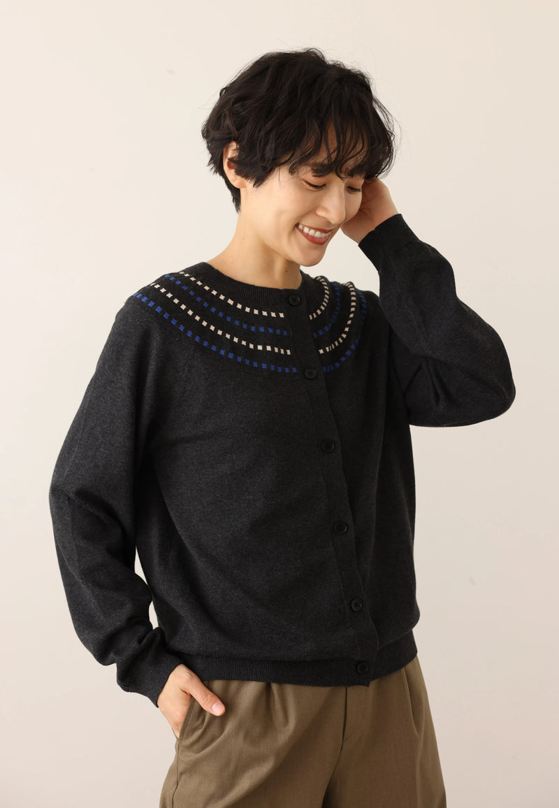 存在感適中的開襟羊毛衫，配色提花，長袖，241001