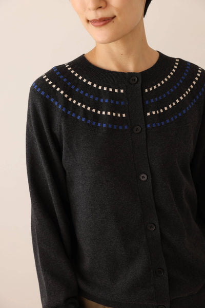 存在感適中的開襟羊毛衫，配色提花，長袖，241001