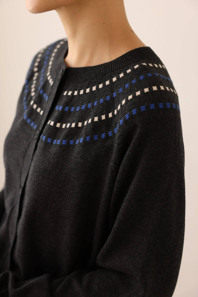 存在感適中的開襟羊毛衫，配色提花，長袖，241001