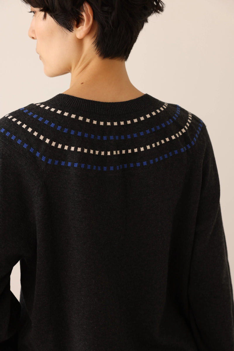 存在感適中的開襟羊毛衫，配色提花，長袖，241001