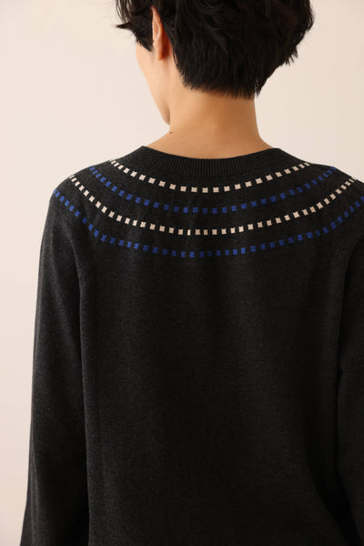 存在感適中的開襟羊毛衫，配色提花，長袖，241001