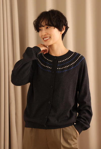 存在感適中的開襟羊毛衫，配色提花，長袖，241001