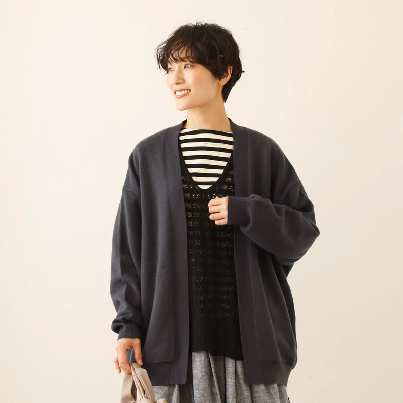 穿上它就能讓您看起來很棒的羊毛開襟衫。 