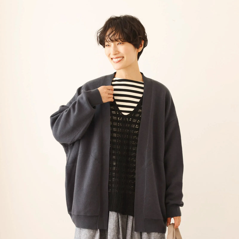 穿上它就能讓您看起來很棒的羊毛開襟衫。 