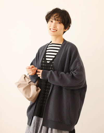 穿上它就能讓您看起來很棒的羊毛開襟衫。 