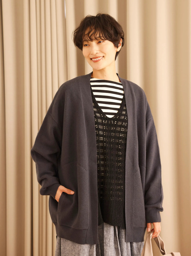 穿上它就能讓您看起來很棒的羊毛開襟衫。 