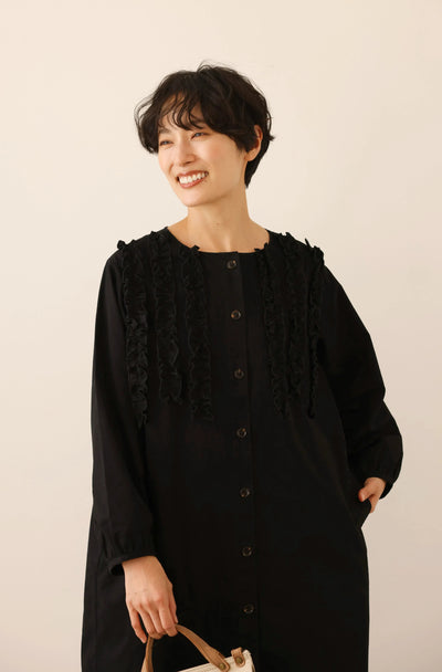 一款能滿足您時尚品味的荷葉邊設計外套。