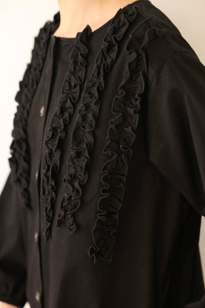 一款能滿足您時尚品味的荷葉邊設計外套。