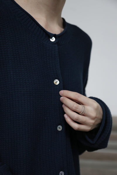 季節の移り変わりに寄り添う　コットン100％カーディガン　ニット　紺色 250917-2