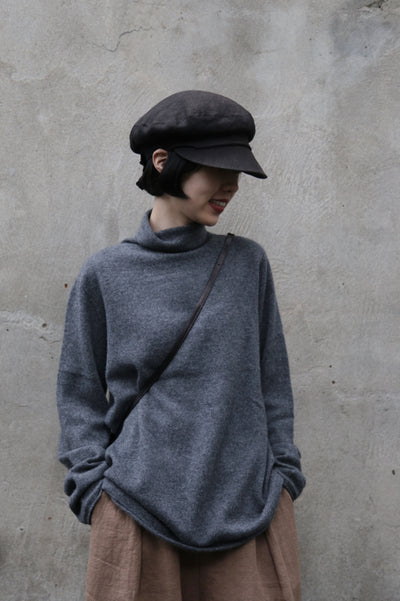 The ultimate comfort born from soft fibers. 100% cashmere high-neck knit 231109