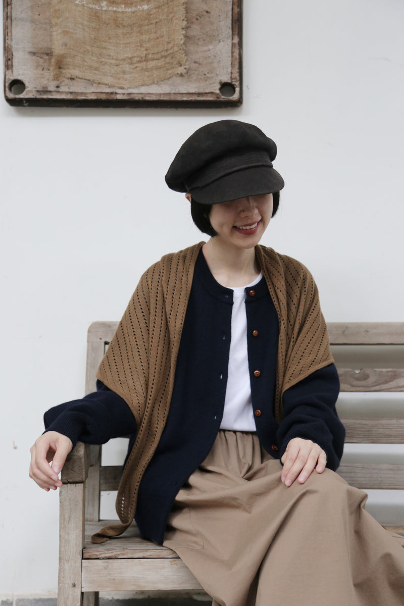 A soft and warm Shetland wool cardigan. Wool cardigan 251104