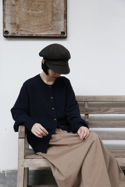 A soft and warm Shetland wool cardigan. Wool cardigan 251104