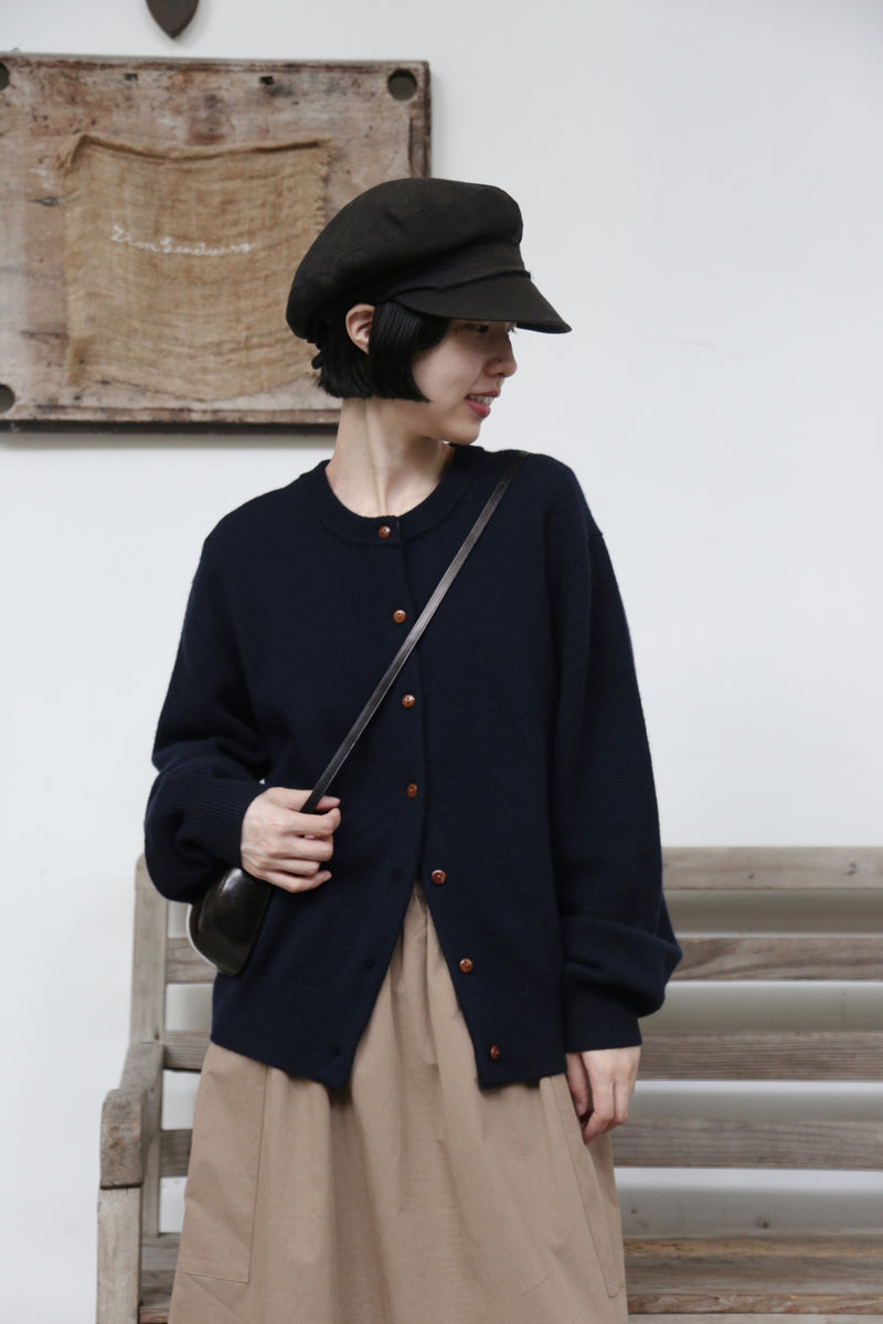 A soft and warm Shetland wool cardigan. Wool cardigan 251104