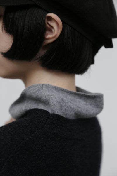 至高の着心地とスタイリッシュなシルエットを実現した ウールニット　セーター　ダークグレー251012-1