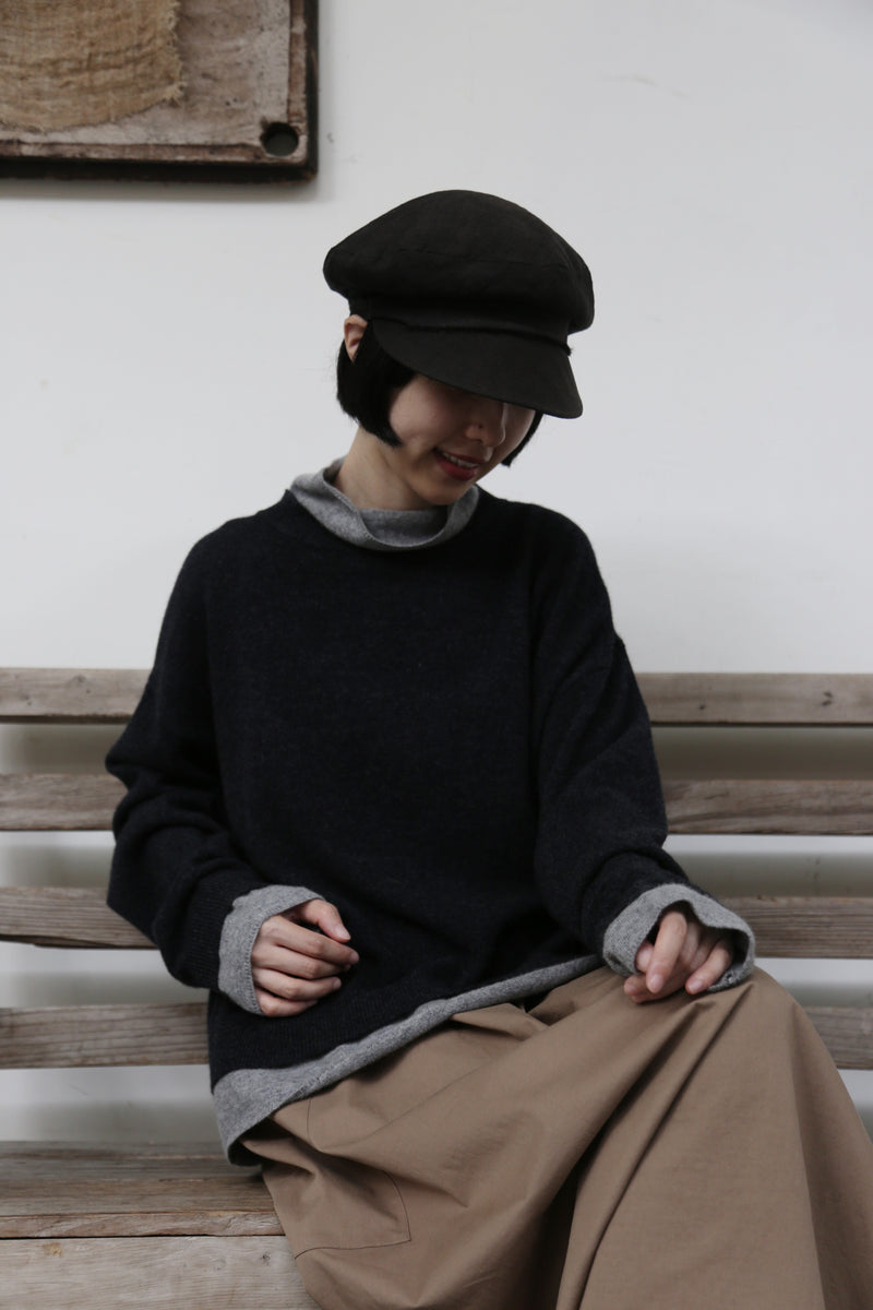至高の着心地とスタイリッシュなシルエットを実現した ウールニット　セーター　ダークグレー251012-1