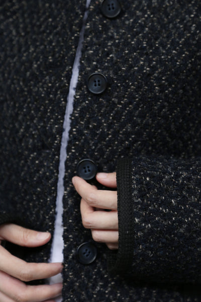 A high-quality tweed jacket made with premium Italian wool. 251008-1 