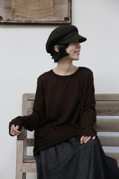 細部に遊び心が光るニットトップス　ウール混　レース編み裾ニット　　251010