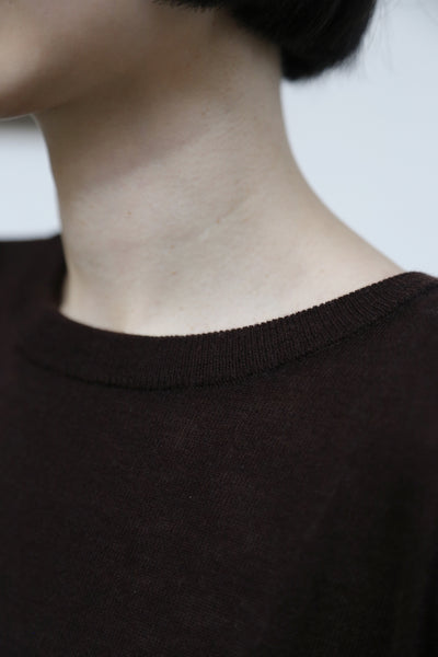 細部に遊び心が光るニットトップス　ウール混　レース編み裾ニット　　251010