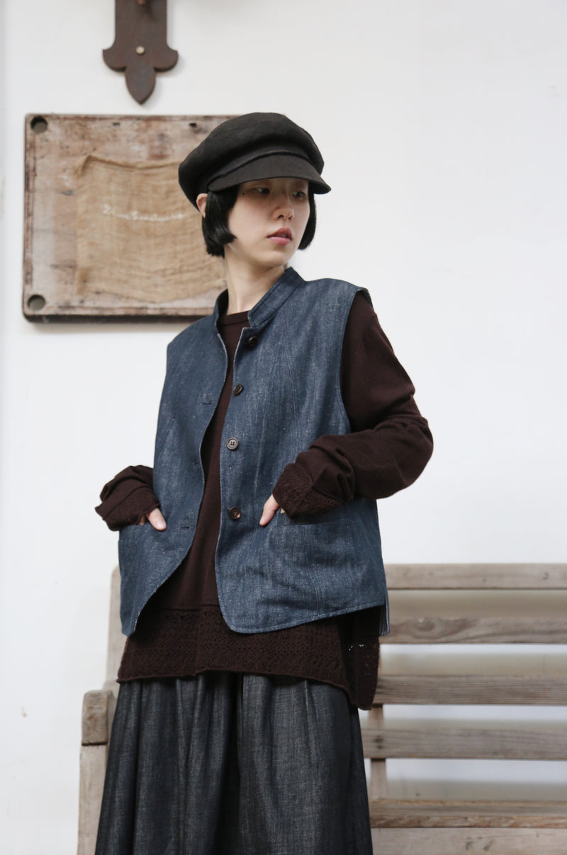 細部に遊び心が光るニットトップス　ウール混　レース編み裾ニット　　251010