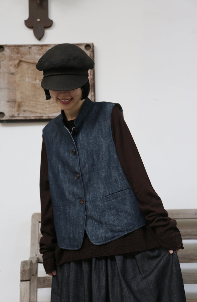一枚で二役の頼もしいベスト リバーシブル2WAY　ベスト　デニムベスト　251009-1