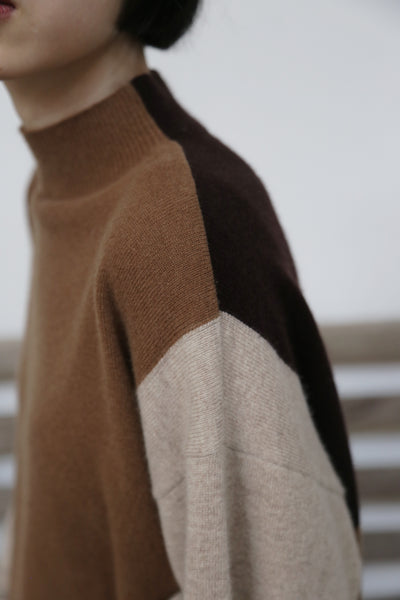 上品で雰囲気を醸し出す配色セーター　前後２wayセーター　ウールセーター ハイネック ニット　251006-1