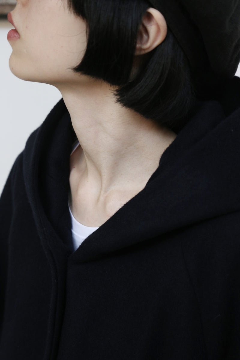 冬のファッションの頼もしい一枚に フード付きハーフコート　ショートコート　251011