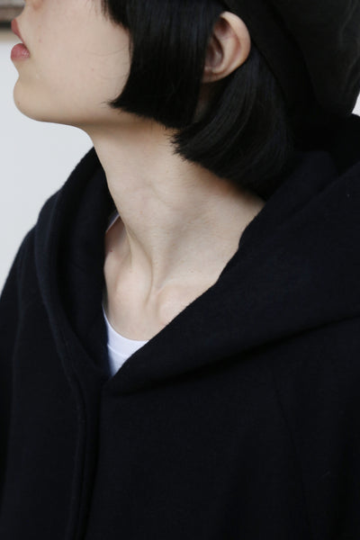 冬のファッションの頼もしい一枚に フード付きハーフコート　ショートコート　251011