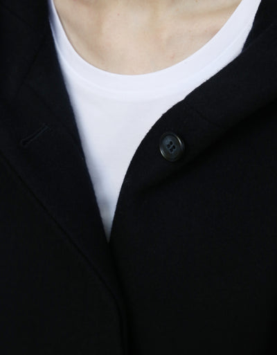 冬のファッションの頼もしい一枚に フード付きハーフコート　ショートコート　251011