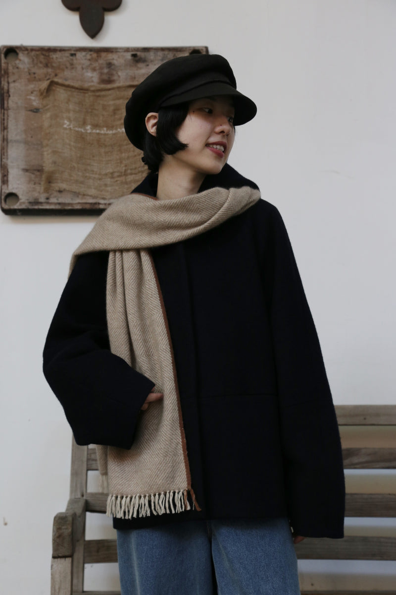 冬のファッションの頼もしい一枚に フード付きハーフコート　ショートコート　251011