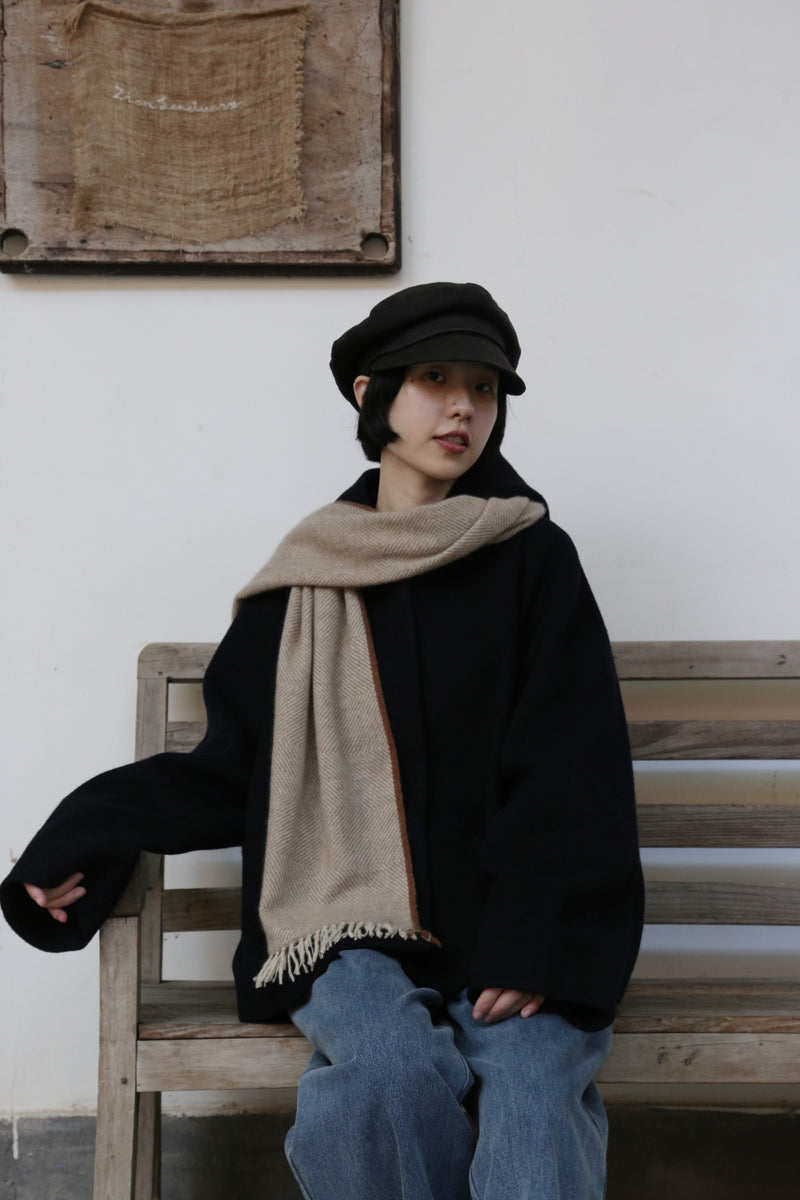 冬のファッションの頼もしい一枚に フード付きハーフコート　ショートコート　251011