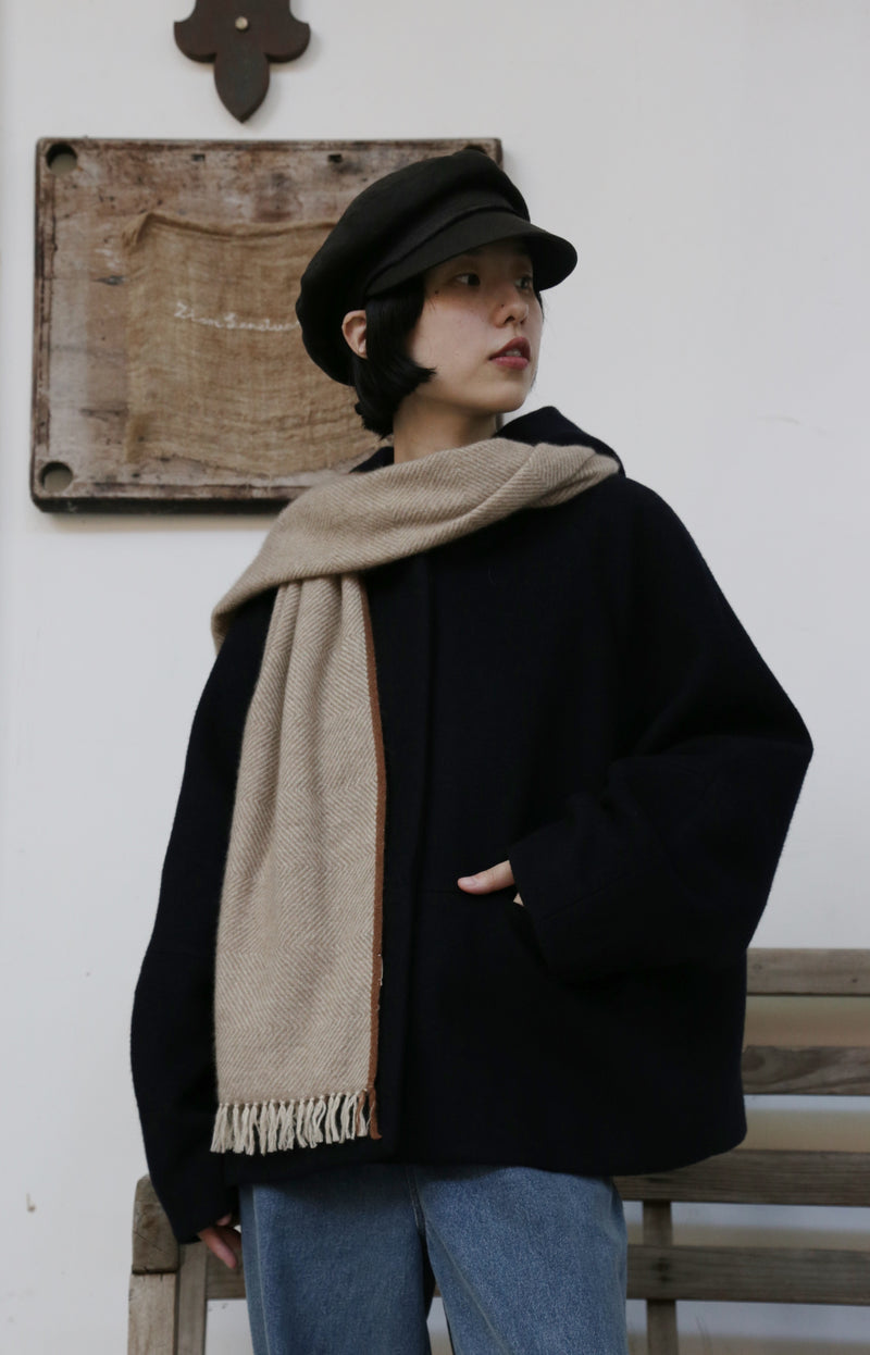 冬のファッションの頼もしい一枚に フード付きハーフコート　ショートコート　251011