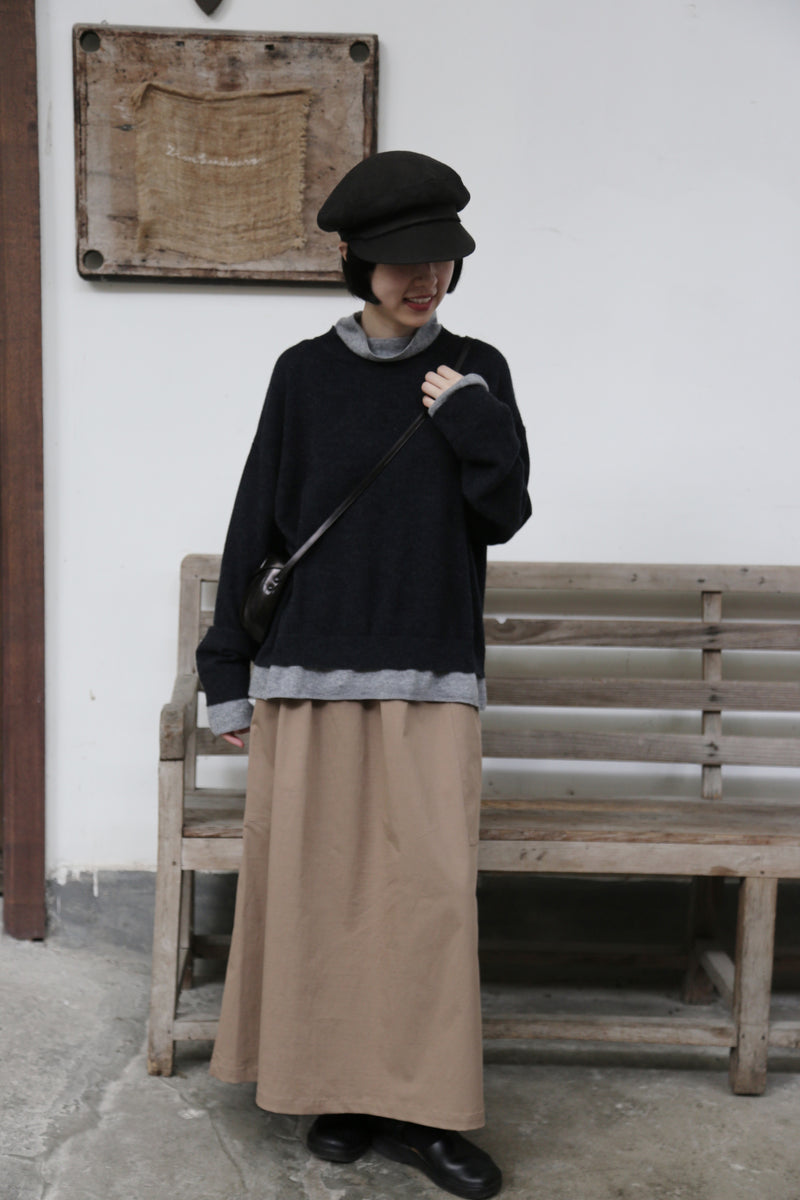 至高の着心地とスタイリッシュなシルエットを実現した ウールニット　セーター　ダークグレー251012-1