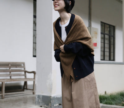 A soft and warm Shetland wool cardigan. Wool cardigan 251104