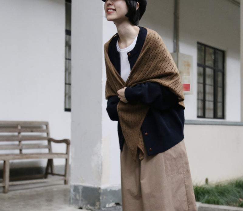 A soft and warm Shetland wool cardigan. Wool cardigan 251104