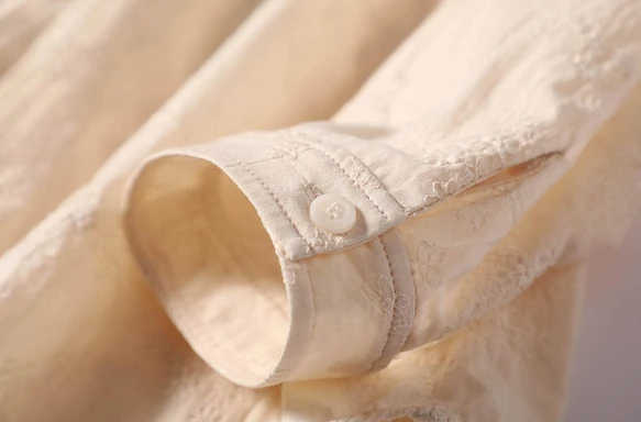 享受繡花布料 Yoke switch 聚攏襯衫上衣 米色 220203