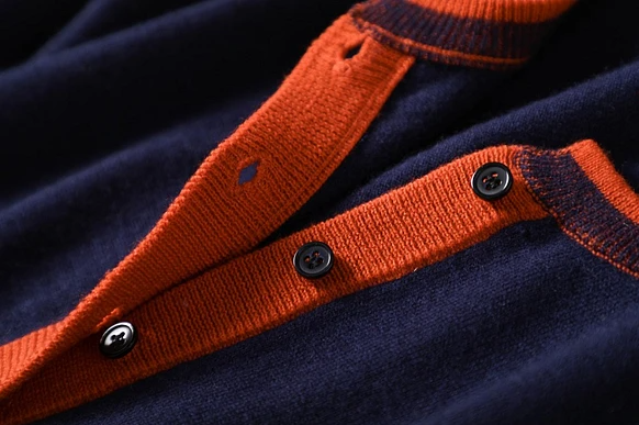 100%羊毛開襟衫，穿上去就營造出明亮的氛圍。