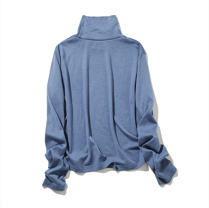 Smooth and high-quality wool blend pullover for everyday wear. 230213