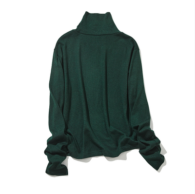 Smooth and high-quality wool blend pullover for everyday wear. 230213