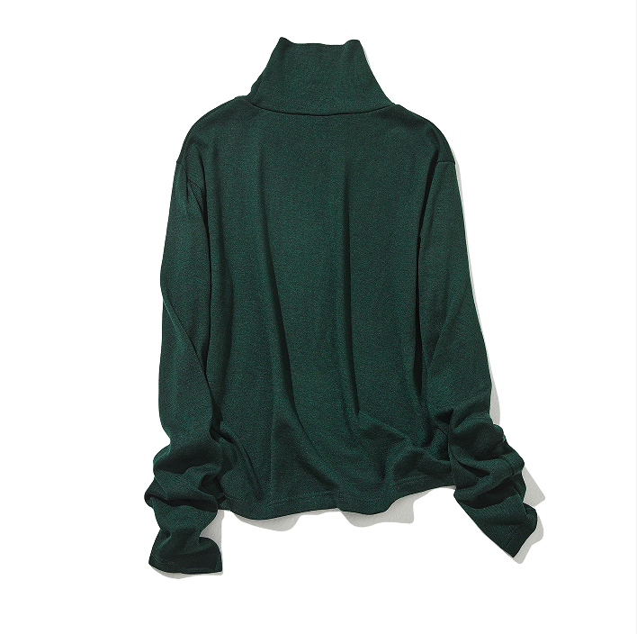 Smooth and high-quality wool blend pullover for everyday wear. 230213
