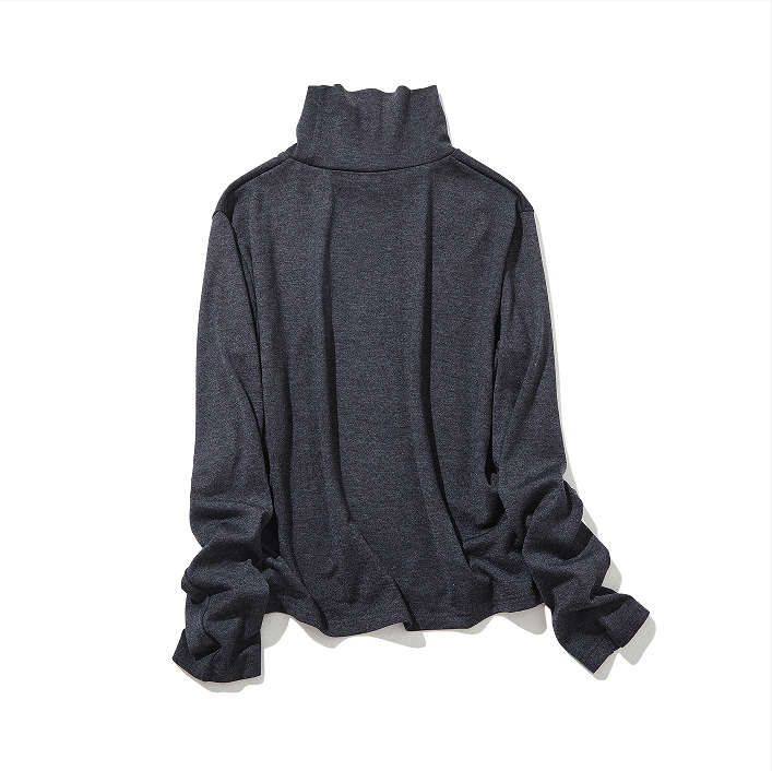 Smooth and high-quality wool blend pullover for everyday wear. 230213