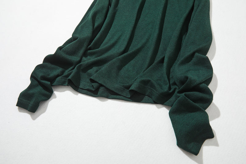 Smooth and high-quality wool blend pullover for everyday wear. 230213