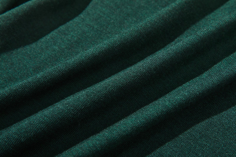 Smooth and high-quality wool blend pullover for everyday wear. 230213